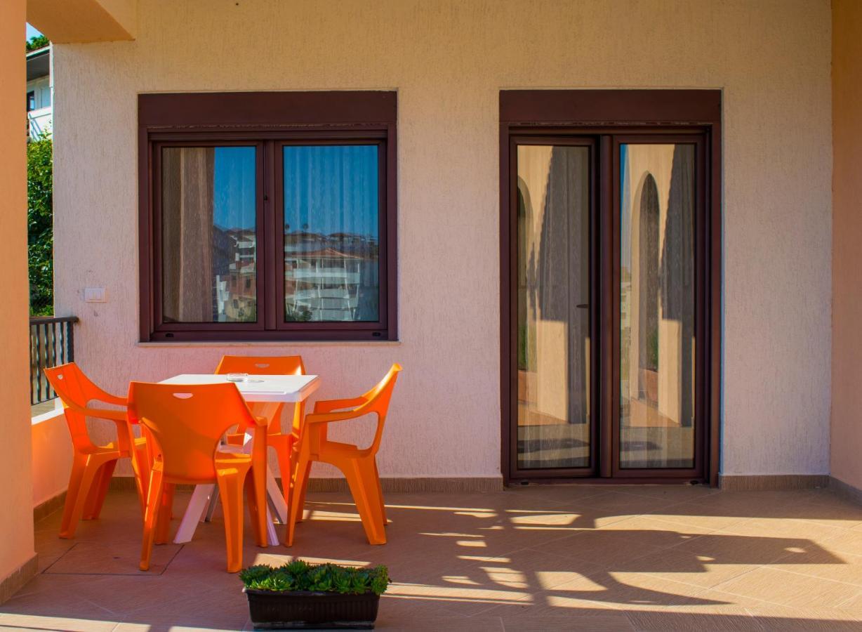 Apartments Kan Улцинь Екстер'єр фото
